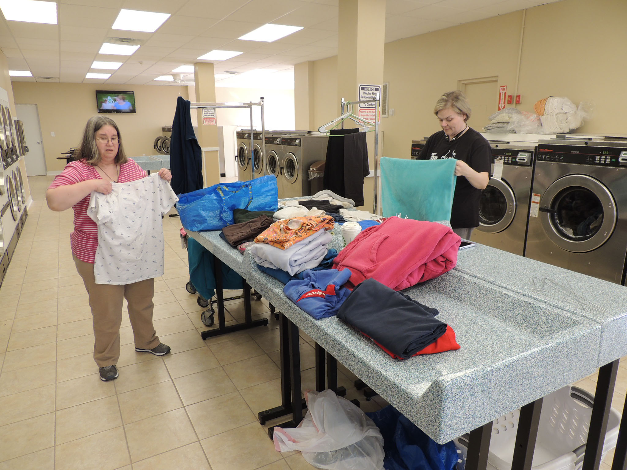 Town Hall Laundromat Wash Dry Fold Laundry Johnston,RI