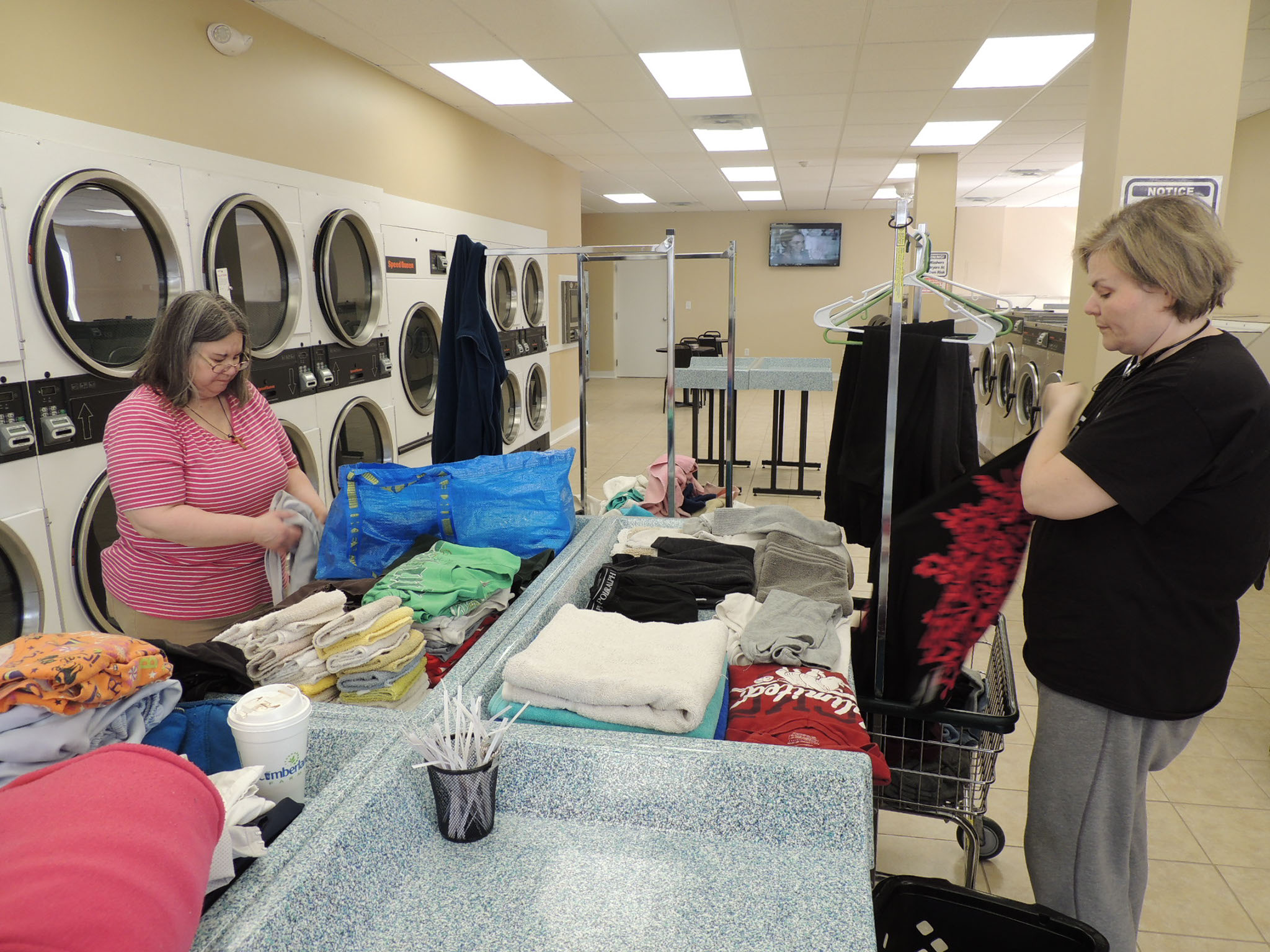 Town Hall Laundromat Wash Dry Fold Laundry Johnston,RI