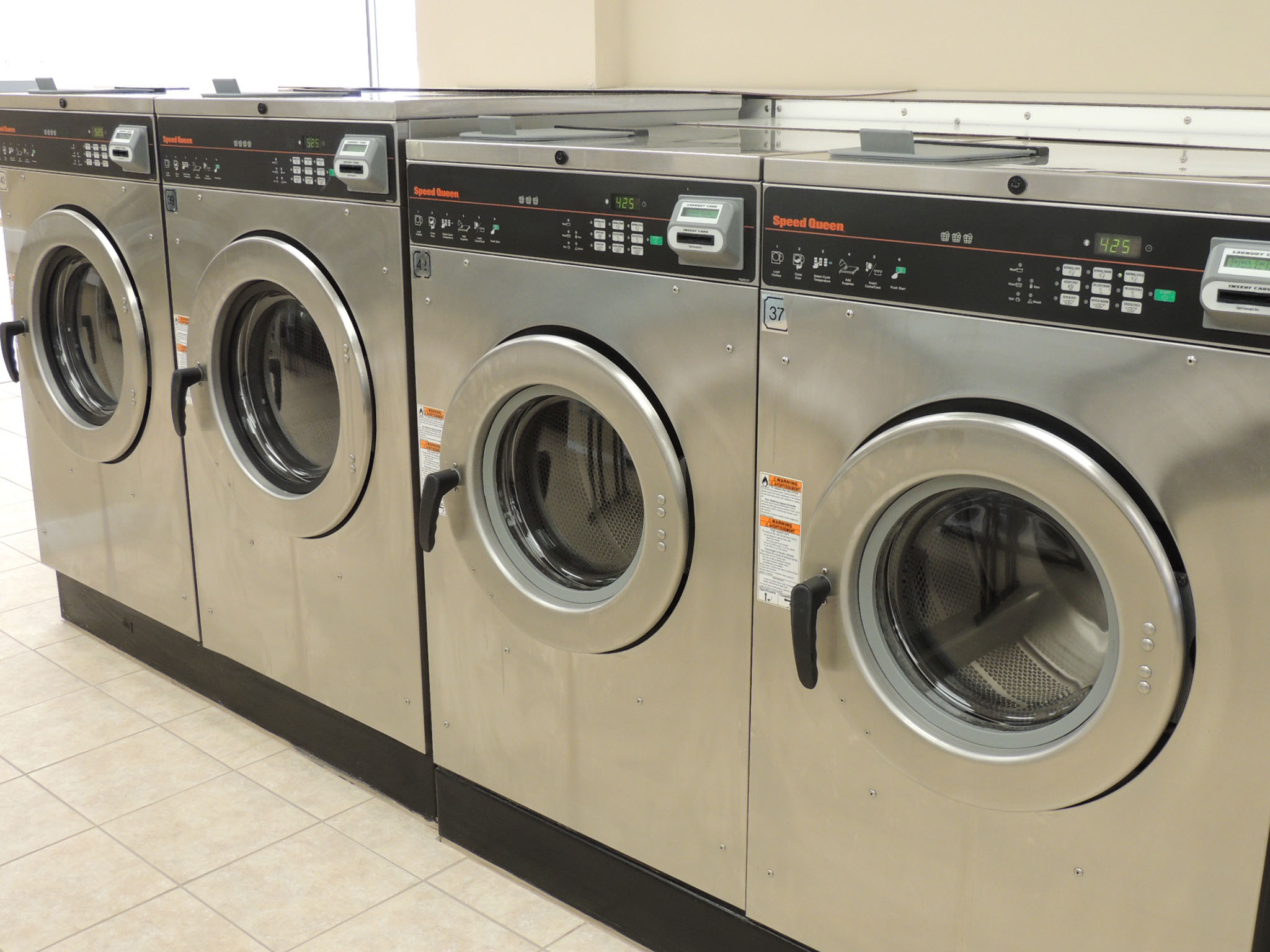 Town Hall Laundromat Wash Dry Fold Laundry Johnston,RI