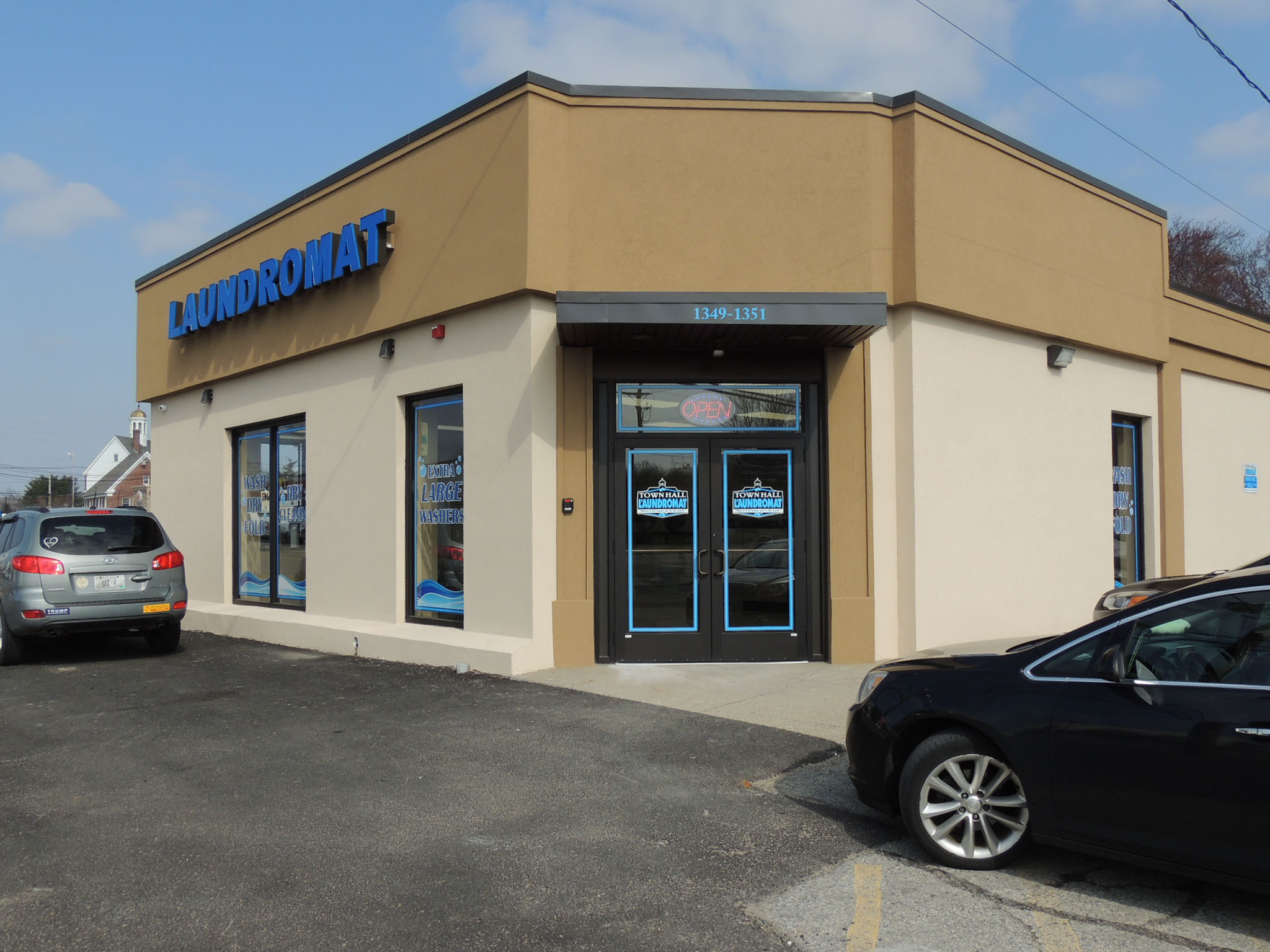 Town Hall Laundromat Wash Dry Fold Laundry Johnston,RI